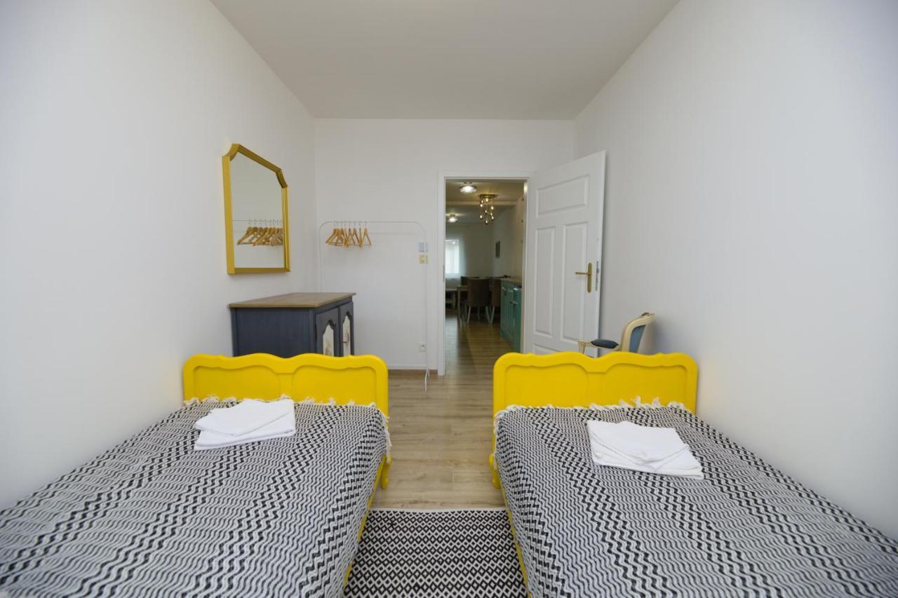 Central Apartment - Folk District Bratislava Luaran gambar